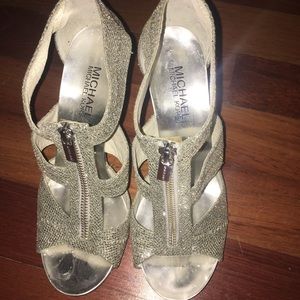 SILVER MICHAEL KORS HEELS